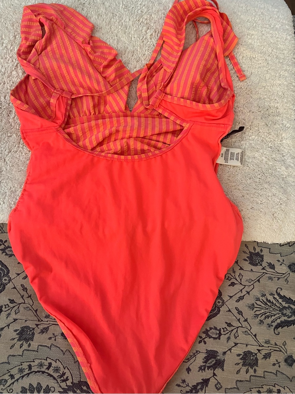 Ellen Tracy Striped Ruffle V-Neck One-Piece Swimsuit - Coral & Pink size 14 - Picture 6 of 8
